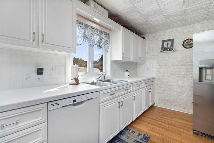 Property Photo:  25 Beverly Circle  RI 02828 