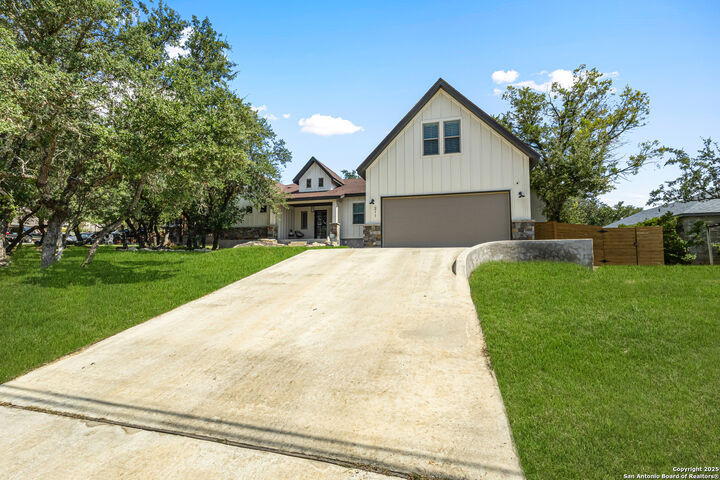 Property Photo: 211 Spacious Sky TX 78260