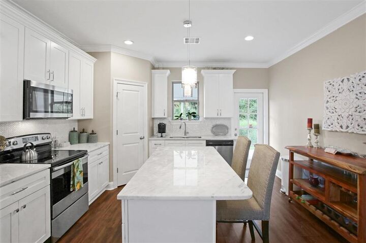 Property Photo: 833 N Huval Drive N LA 70611
