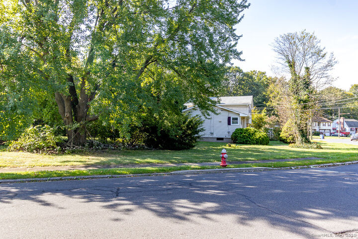 230 Hillhurst Avenue  New Britain CT 06053 photo