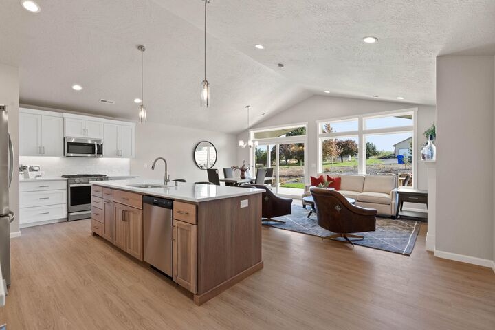 Property Photo:  1617 N Garvin Ct  WA 99016 