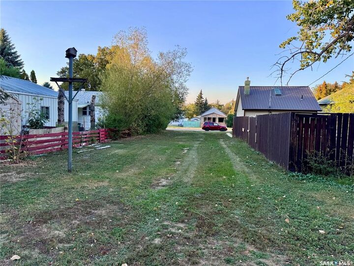 Property Photo:  239 Iroquois Street W  SK S6H 5A8 