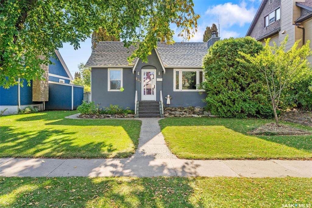 Property Photo:  135 21st Street W  SK S6V 4H8 