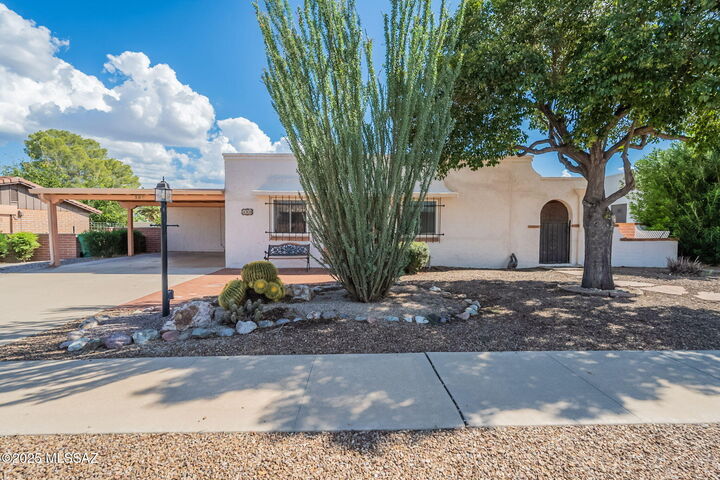 Property Photo:  160 E Los Mangos  AZ 85614 