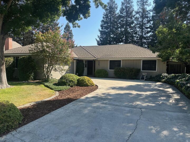Property Photo:  2936 S Conyer Street  CA 93277 