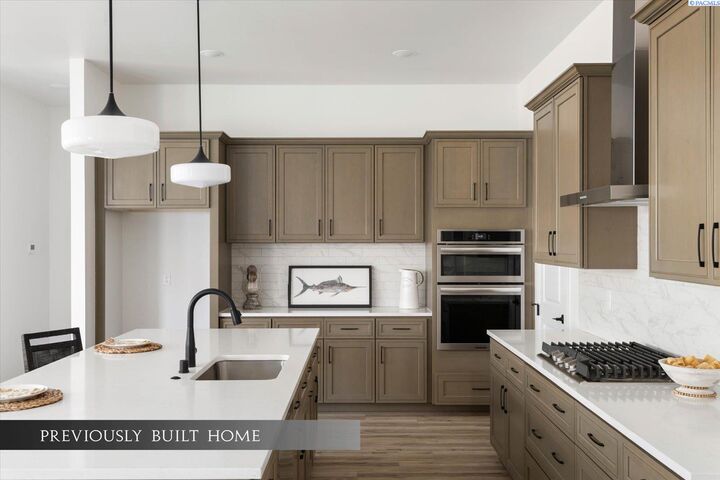 Property Photo:  6685 W 27th Ave  WA 99338 