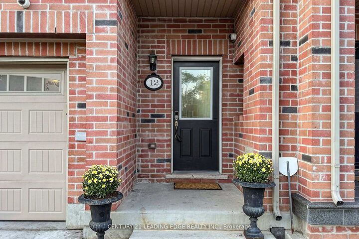 Property Photo: 12 Pringdale Gardens Circle E ON M1J 0B1