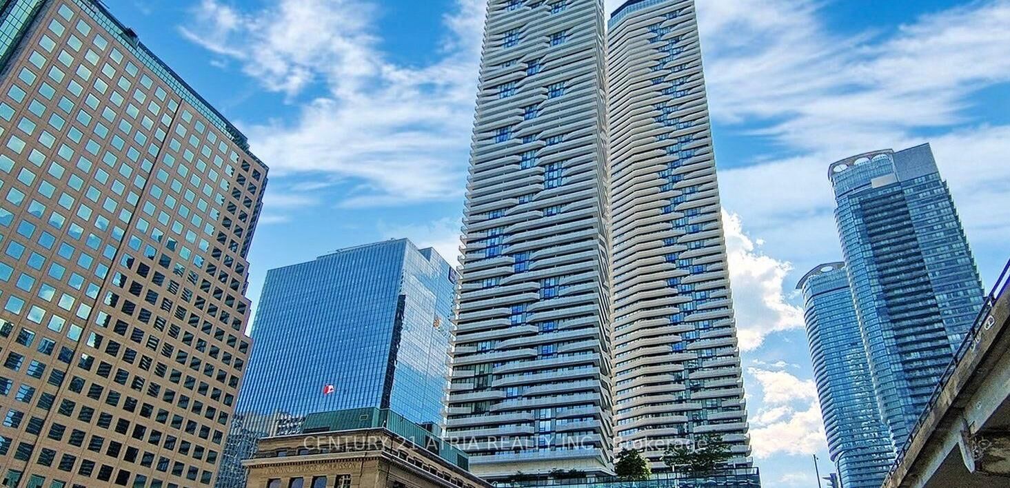 Photo de la propriété:  100 Harbour Street 6604  ON M5J 0B5 