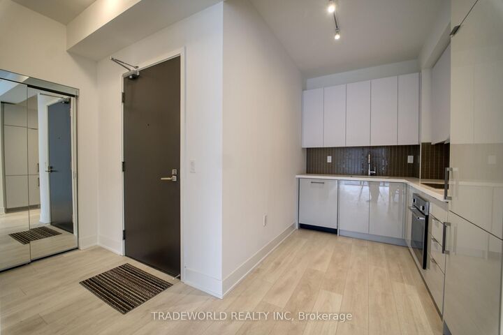 Property Photo:  2908 Highway 7 N/A 909  ON L4K 0K5