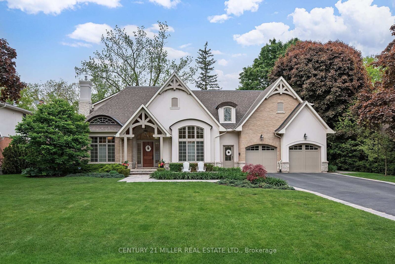 Property Photo:  209 Donessle Drive  ON L6J 3Y7 