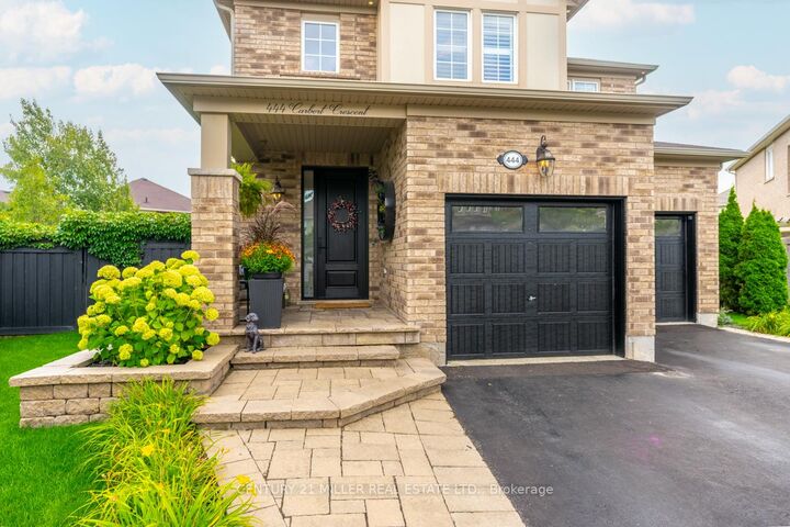 Photo de la propriété:  444 Carbert Crescent  ON L9T 8H8 