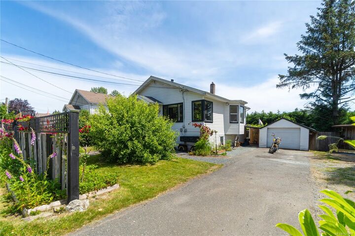 Property Photo:  125 Harewood Rd  BC V9R 2Y7 