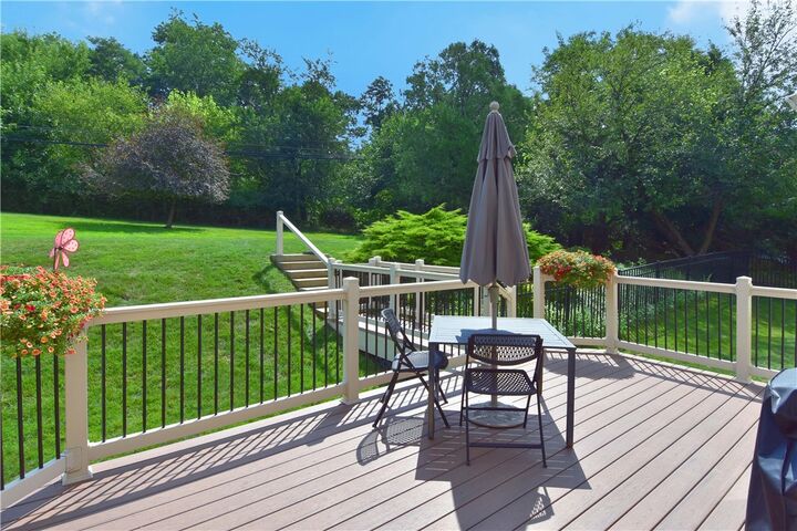 Property Photo: 1634 Pinehurst Court PA 15237
