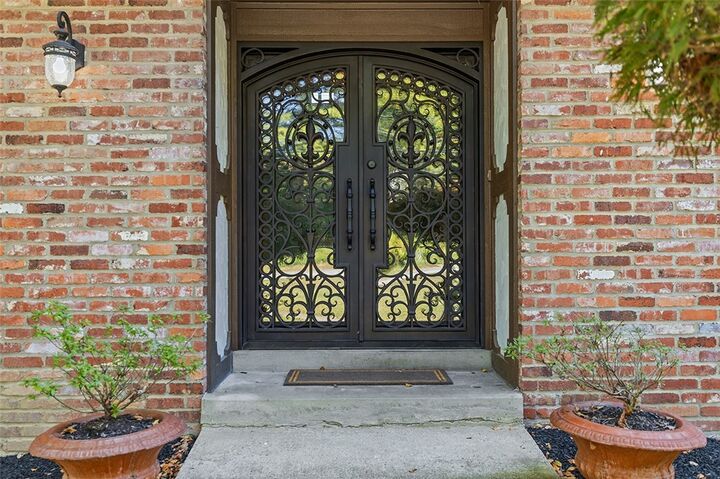Property Photo:  153 Oakwood Road  PA 15317 