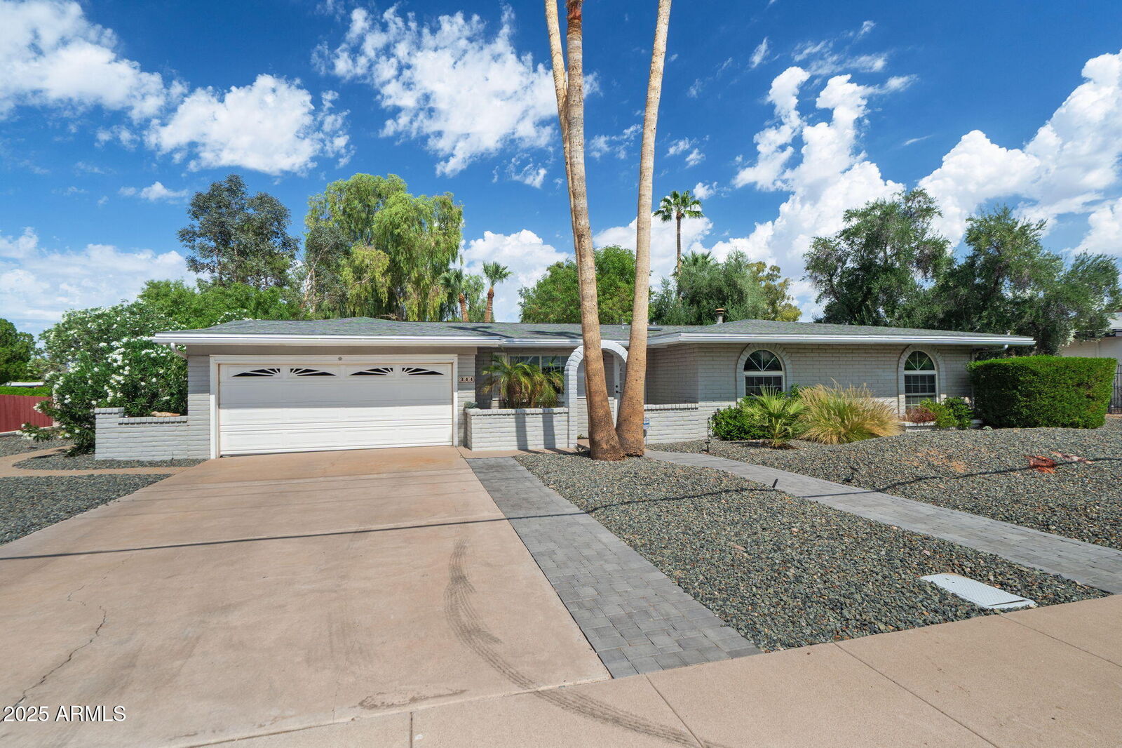 Property Photo:  344 W Thunderbird Road  AZ 85023 