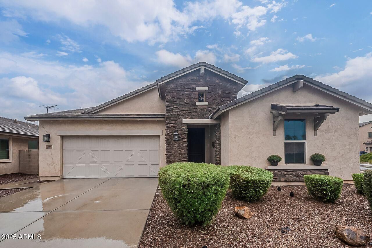 Property Photo:  1423 E Canary Drive  AZ 85297 