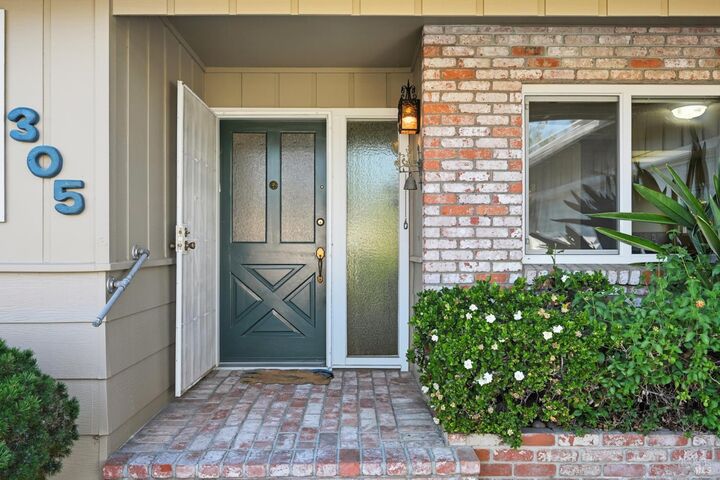 Property Photo:  305 Simone Place  CA 95409 