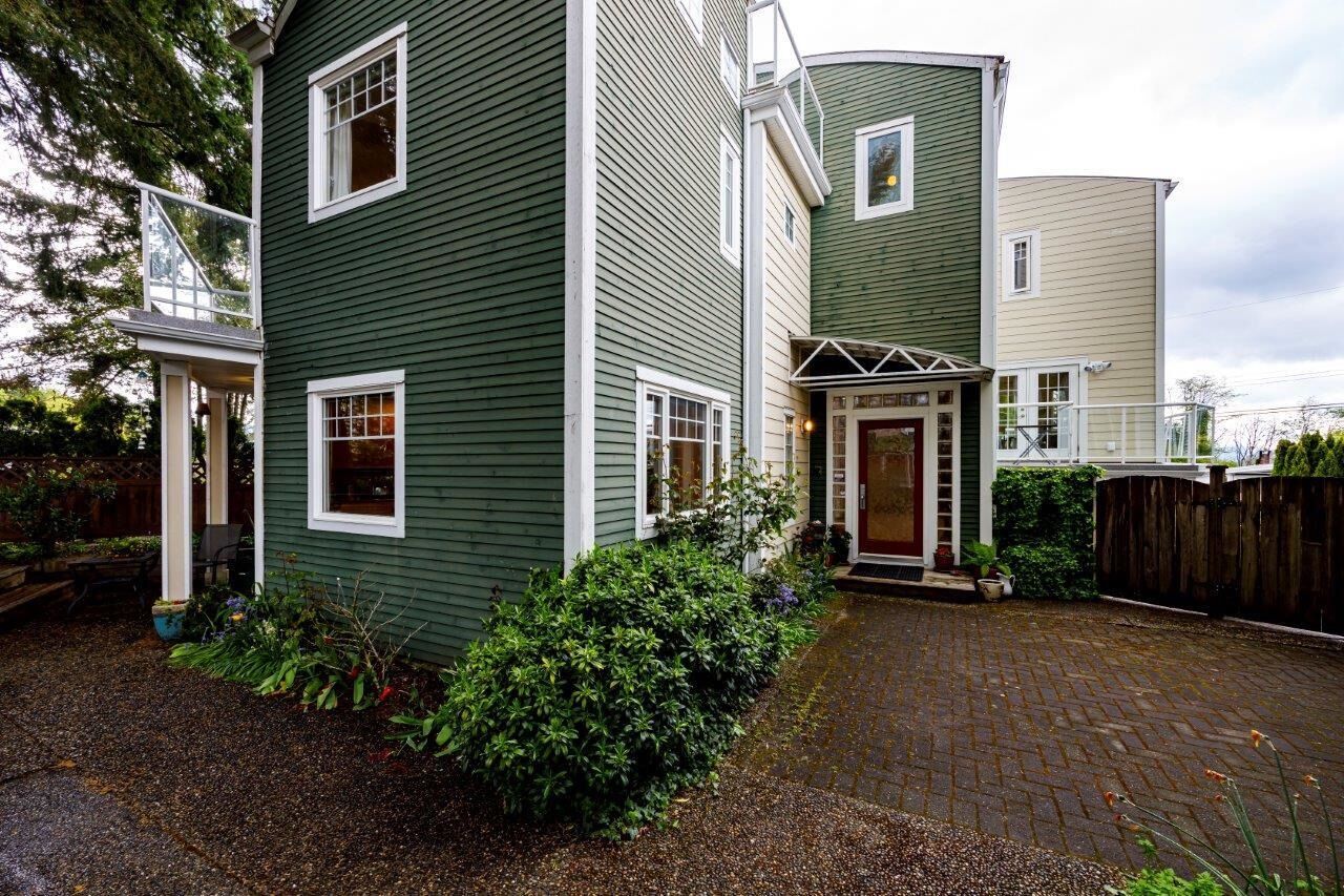 Property Photo:  26 N Stratford Avenue  BC V5B 1K9 
