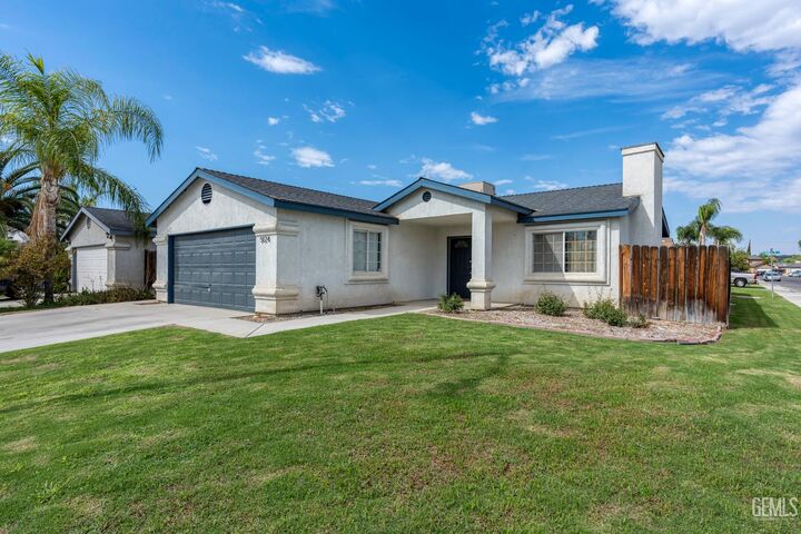 5124 Canyon Peak Dr  Bakersfield CA 93307 photo