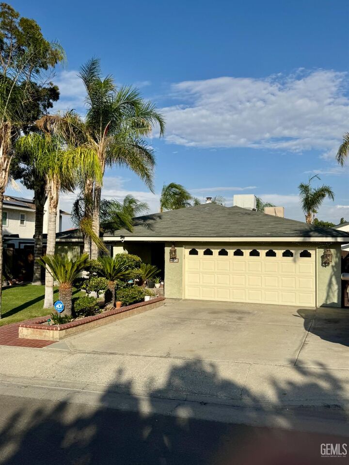 Property Photo: 408 Church Street CA 93268