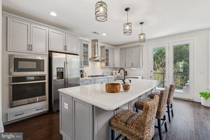 Property Photo:  23056 Sullivans Cove Square  VA 20148 
