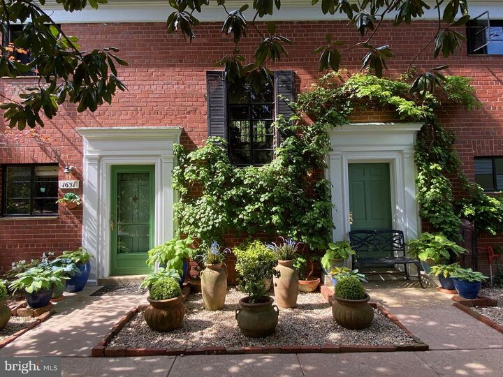 Property Photo:  1649 Preston Road  VA 22302 