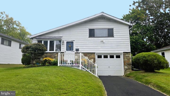 Property Photo: 1567 Lindbergh Avenue PA 19001