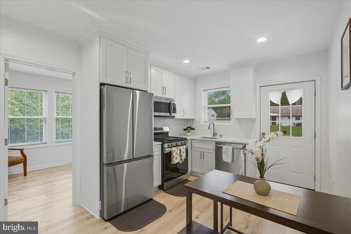 Property Photo:  5206 Gilpin Drive  VA 22151 