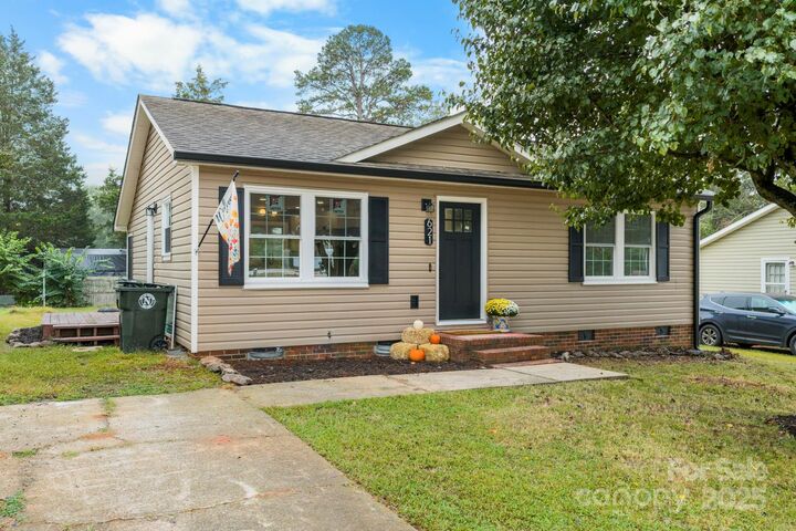 621 W 13th Street  Newton NC 28658 photo