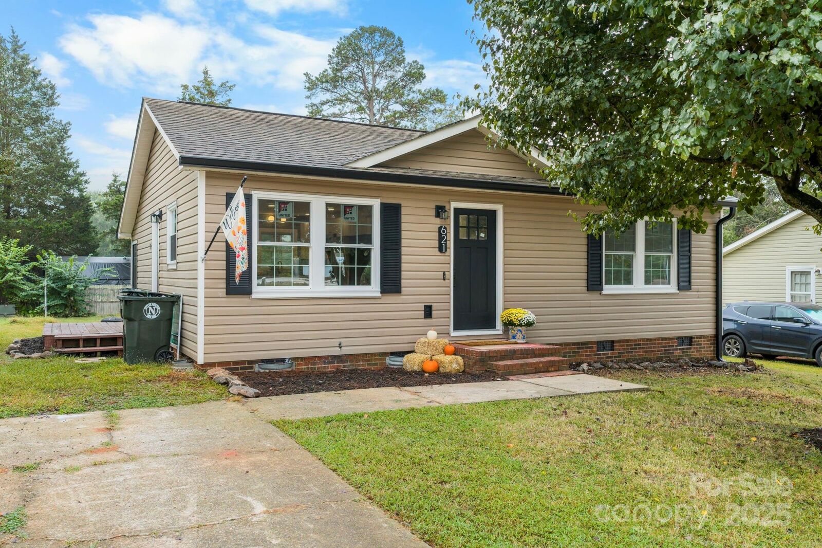 Property Photo:  621 W 13th Street  NC 28658