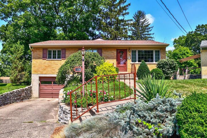 Property Photo:  1190 Sugartree Court  OH 45231 