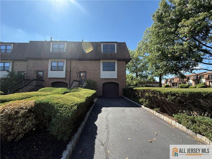 2905 N Oaks Boulevard  North Brunswick NJ 08902 photo