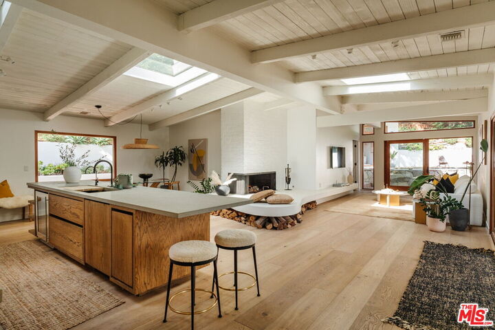 Property Photo: 2145 Sunset Crest Dr CA 90046