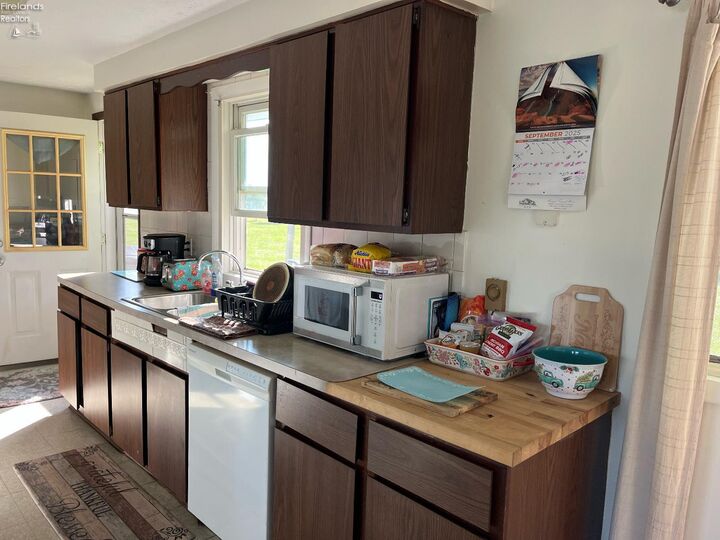 Property Photo:  13310 Baumhart  OH 44001 