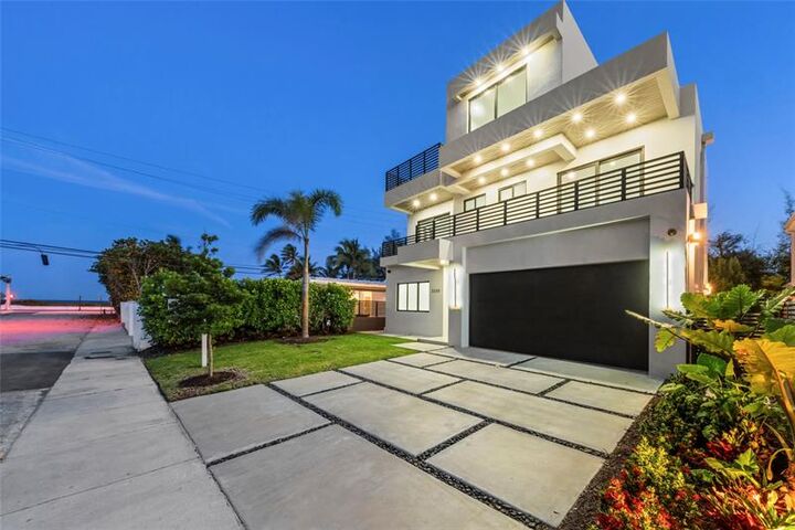 Property Photo:  3320 NE 17th St  FL 33305 