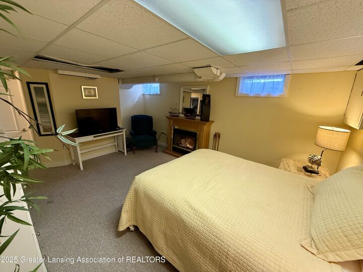 1048 Shelter Lane  Lansing MI 48912 photo