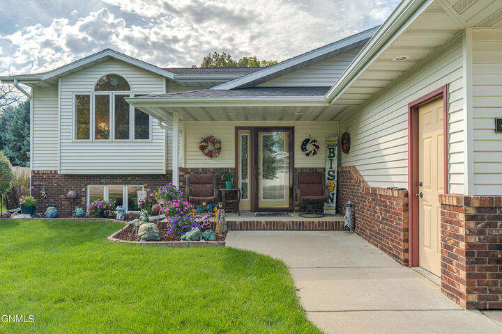 Property Photo:  4717 Pintail Loop SE  ND 58554 
