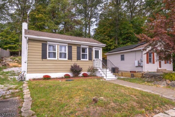 Property Photo: 176 Monroe Trl NJ 07843