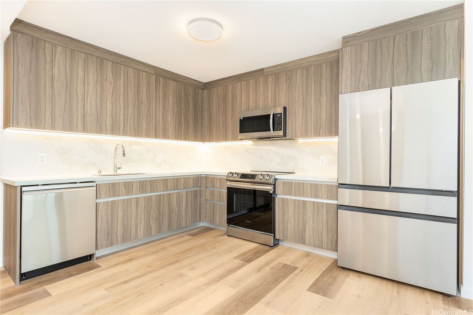 Property Photo:  1500 Rycroft Street 407R  HI 96814 