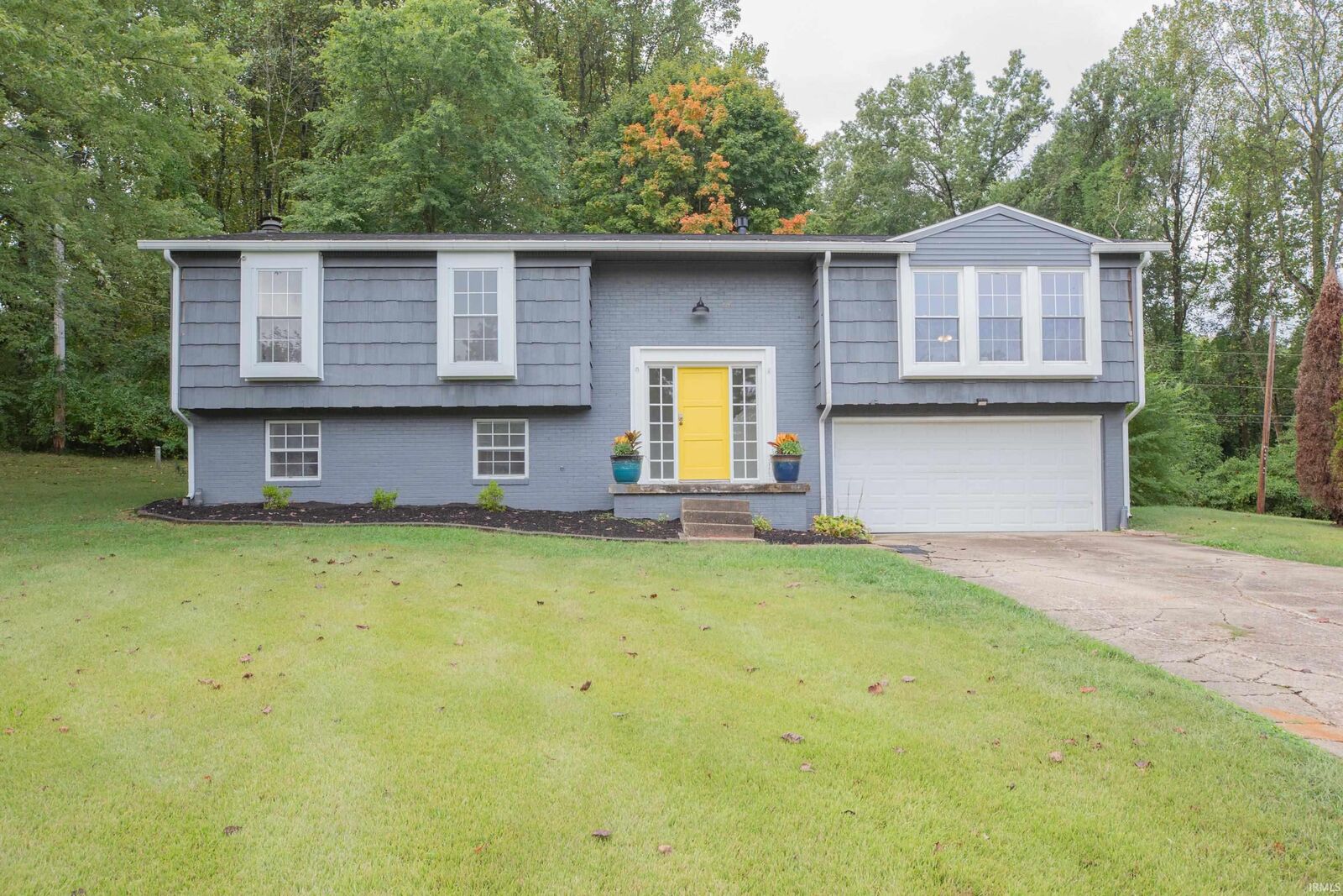 Property Photo: 7530 Meadowview Drive IN 47710
