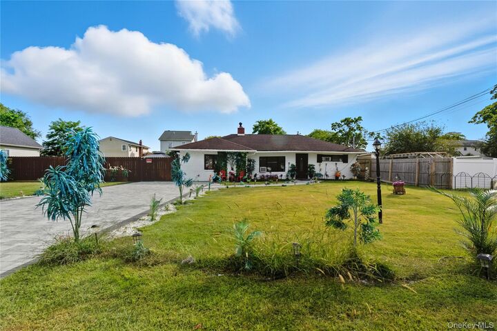 Property Photo:  70 Trafalgar Drive  NY 11967 