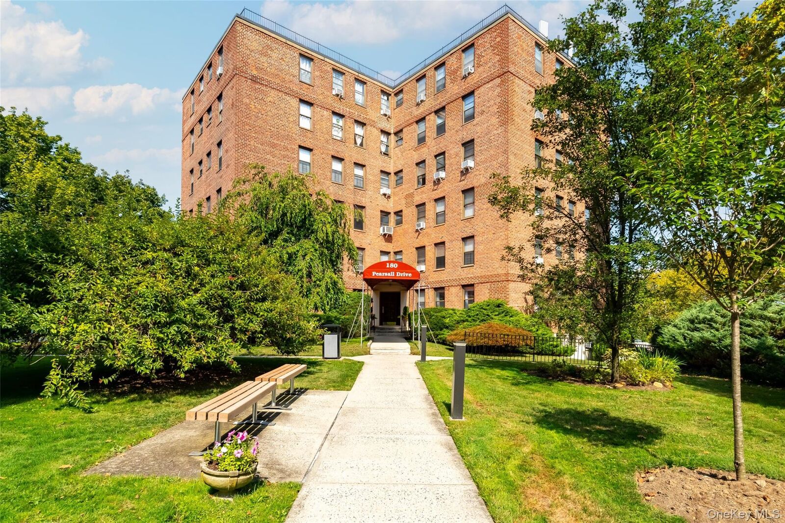 Property Photo:  180 Pearsall Drive 1D  NY 10552 