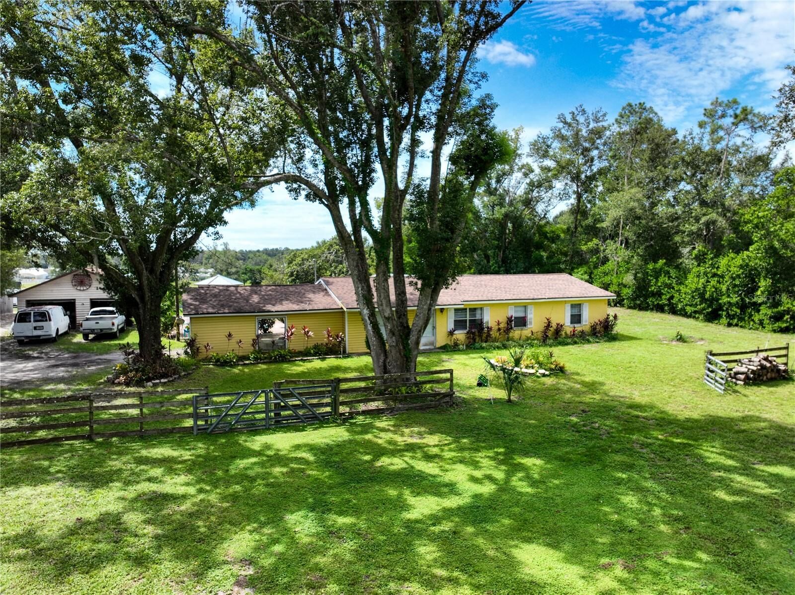 Property Photo:  4716 W Kelly Park Road  FL 32712 