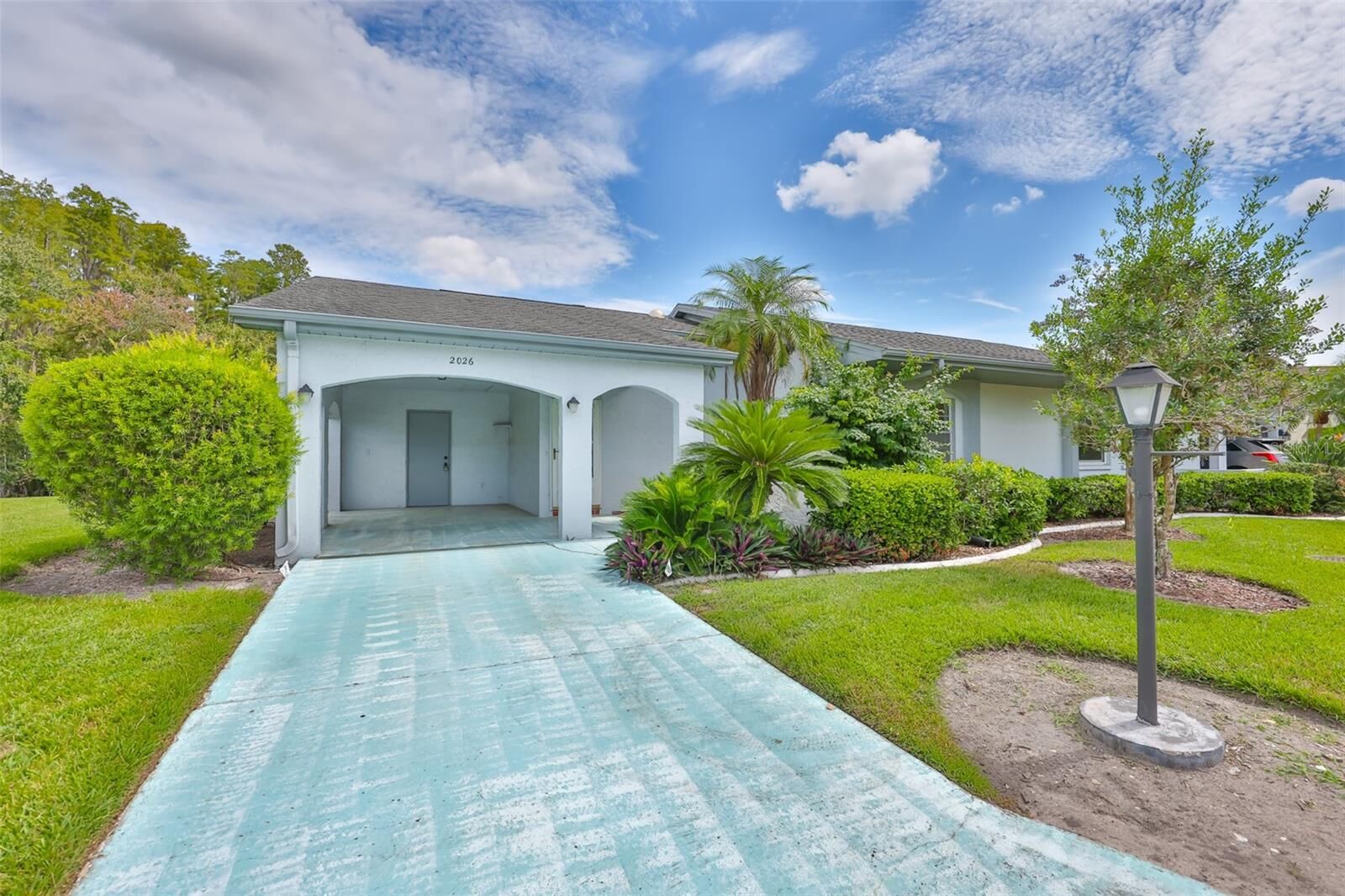 Property Photo:  2026 Hawkhurst Circle  FL 33573 