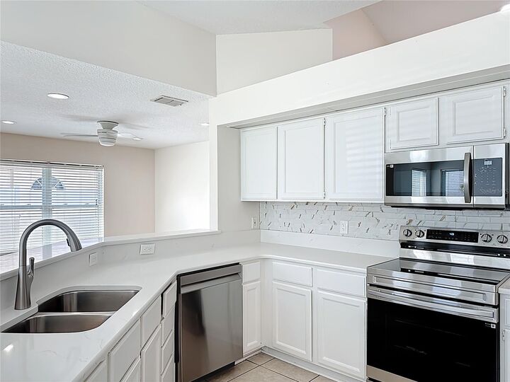 Property Photo:  1722 Wood Violet Drive  FL 32824 