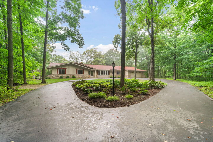 Property Photo:  280 Nob Hill Dr  WI 53017 