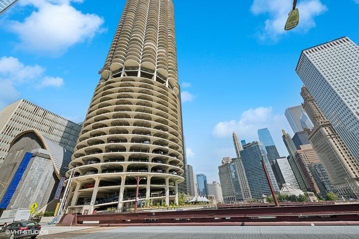 Property Photo:  300 N State Street 3405  IL 60654 