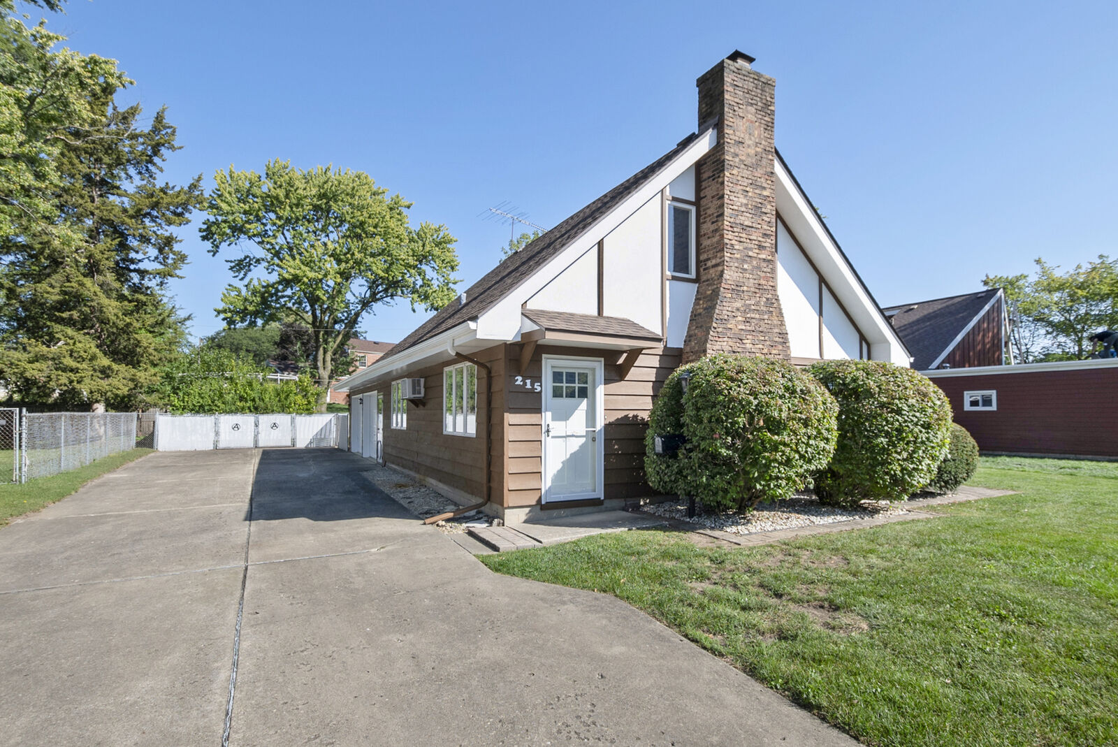 Property Photo:  215 Dee Road  IL 60542 