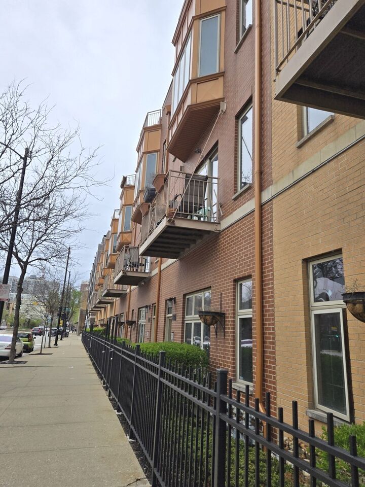Property Photo:  1915 S State Street 3  IL 60616 