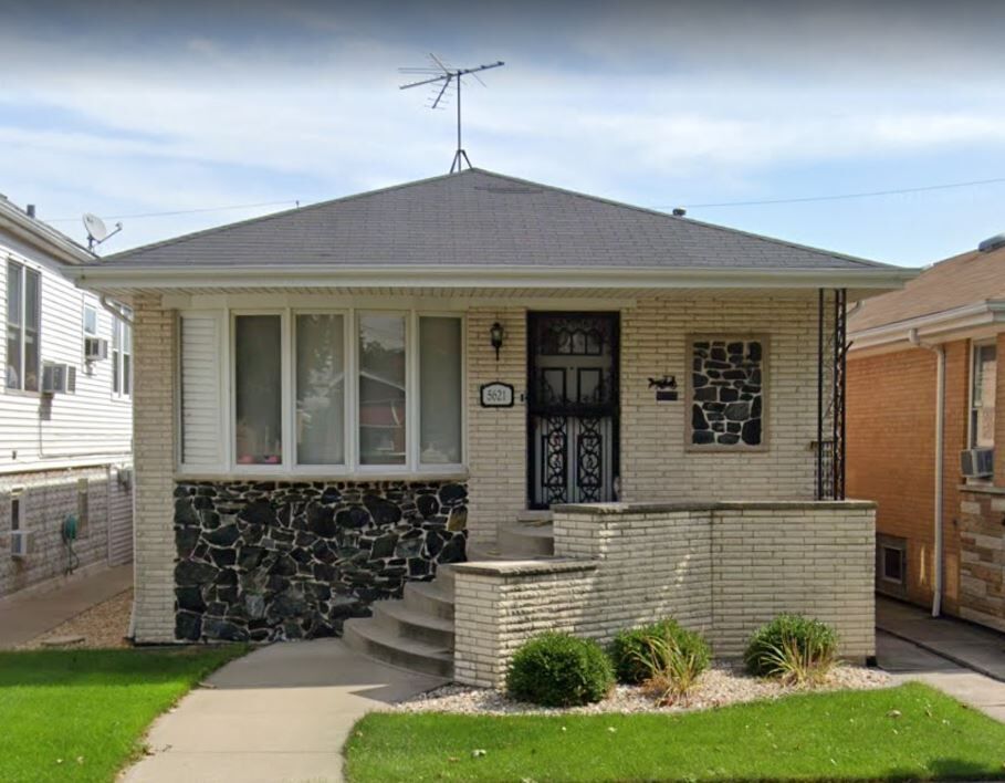 Property Photo: 5621 S Moody Avenue IL 60638
